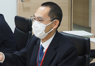 日本郵政株式会社執行役 牧 寛久